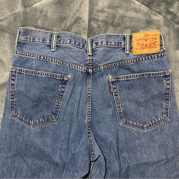 vintage Levi’s 38W x 32L - Picture 2 of 4